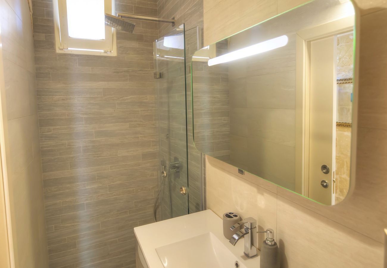Casa en Hal Lija - Spacious Village Home with skylight EBAR1-1