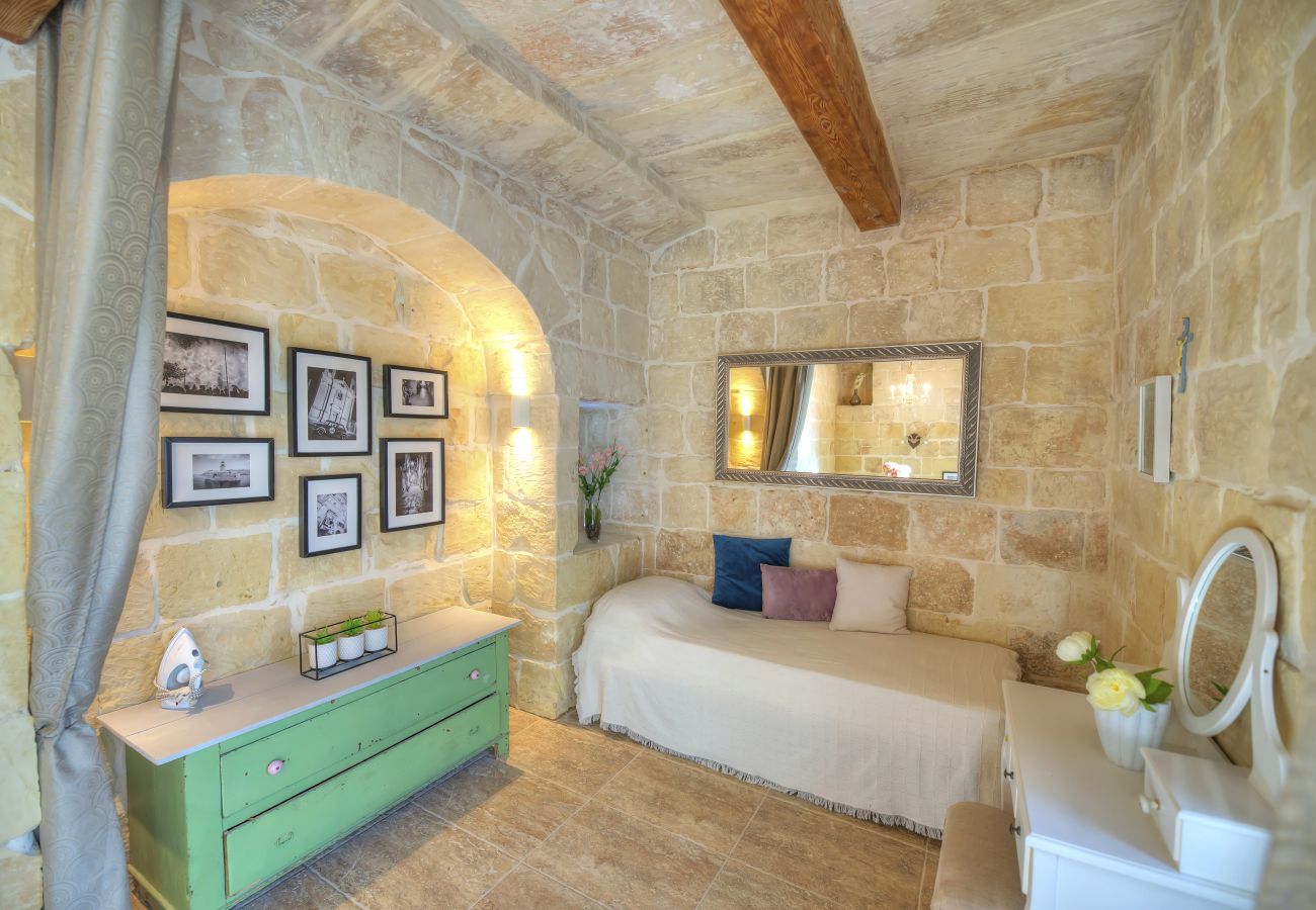 Casa en Hal Lija - Spacious Village Home with skylight EBAR1-1