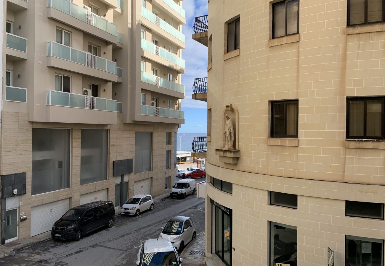 Apartamento en Sliema - Large 3bedroom apartment near rocky beach MCRE1-1