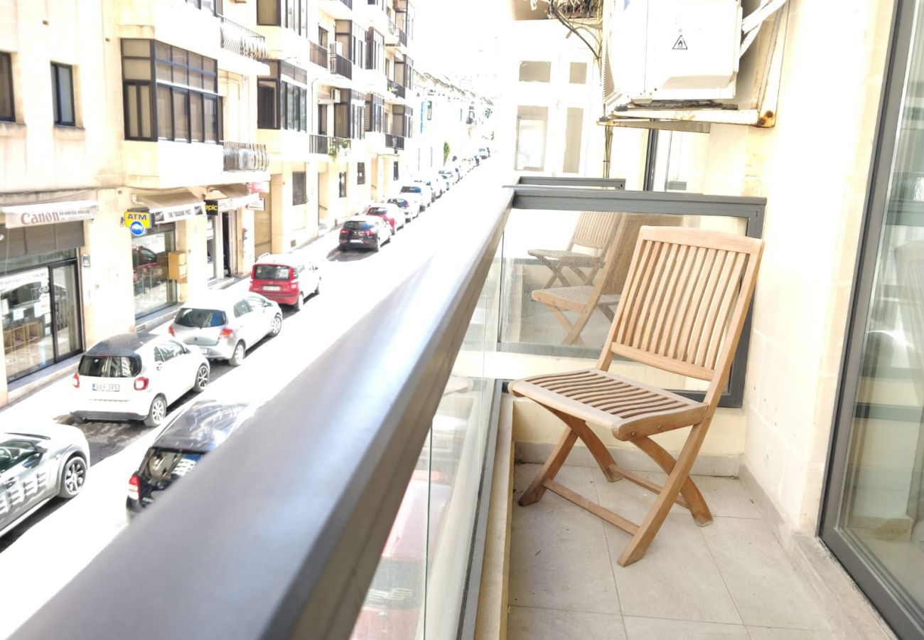 Apartamento en Sliema - Large 3bedroom apartment near rocky beach MCRE1-1