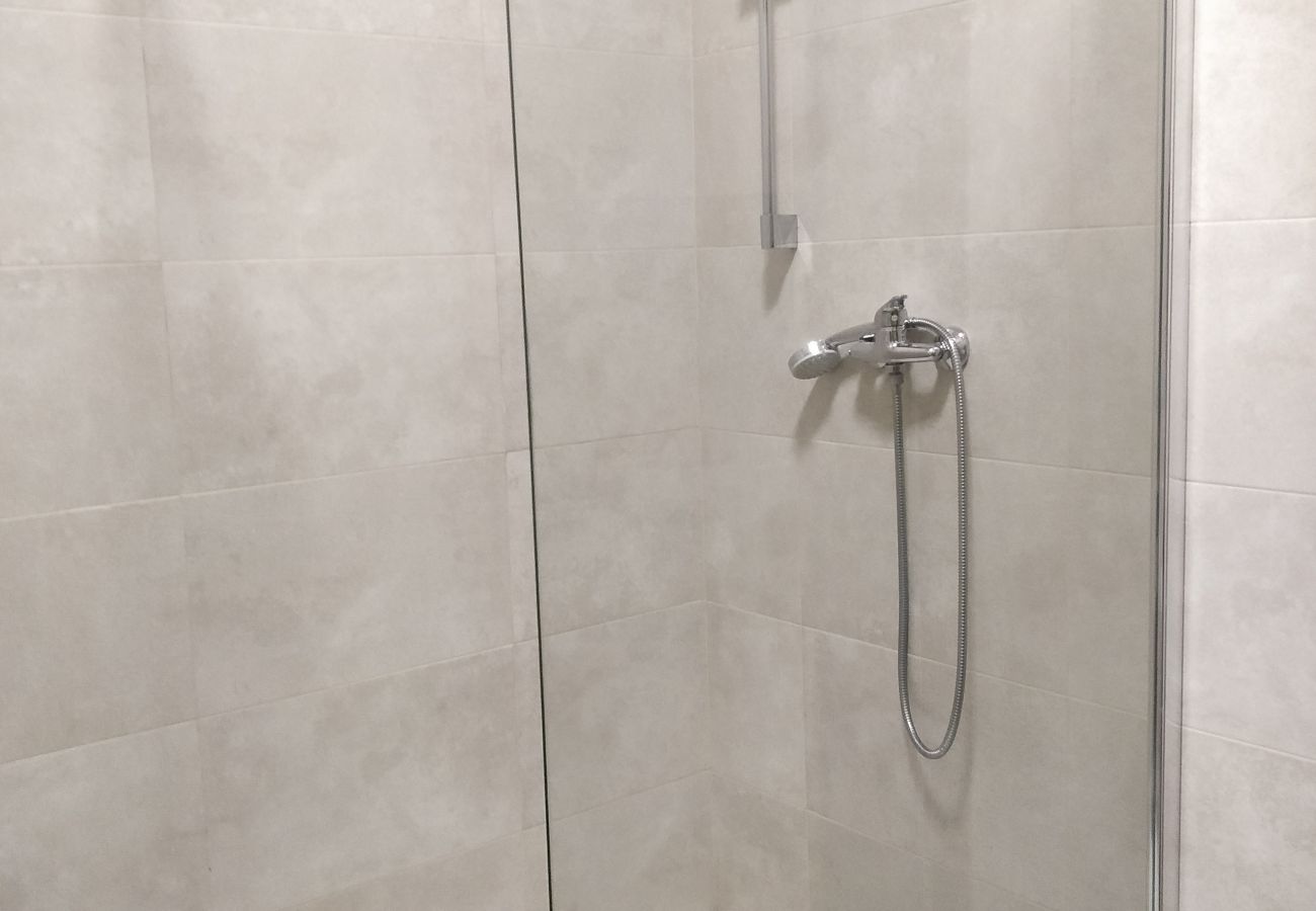 Apartamento en Sliema - Large 3bedroom apartment near rocky beach MCRE1-1