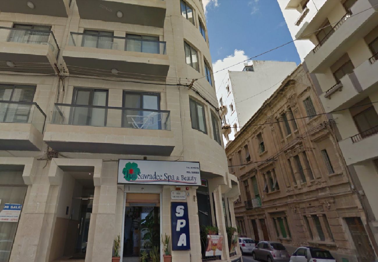 Apartamento en Sliema - Large 3bedroom apartment near rocky beach MCRE1-1
