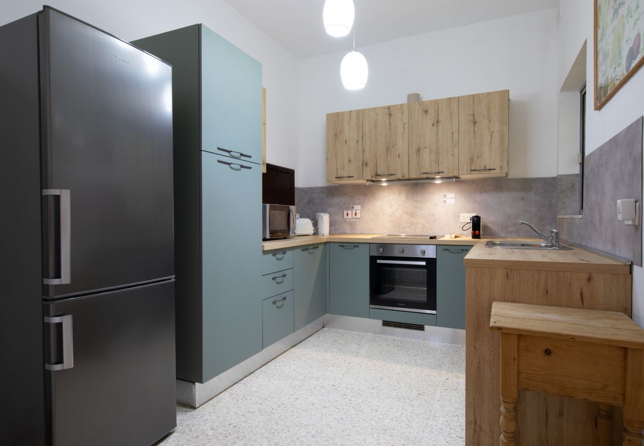 Apartamento en Sliema - Large 3bedroom apartment near rocky beach MCRE1-1