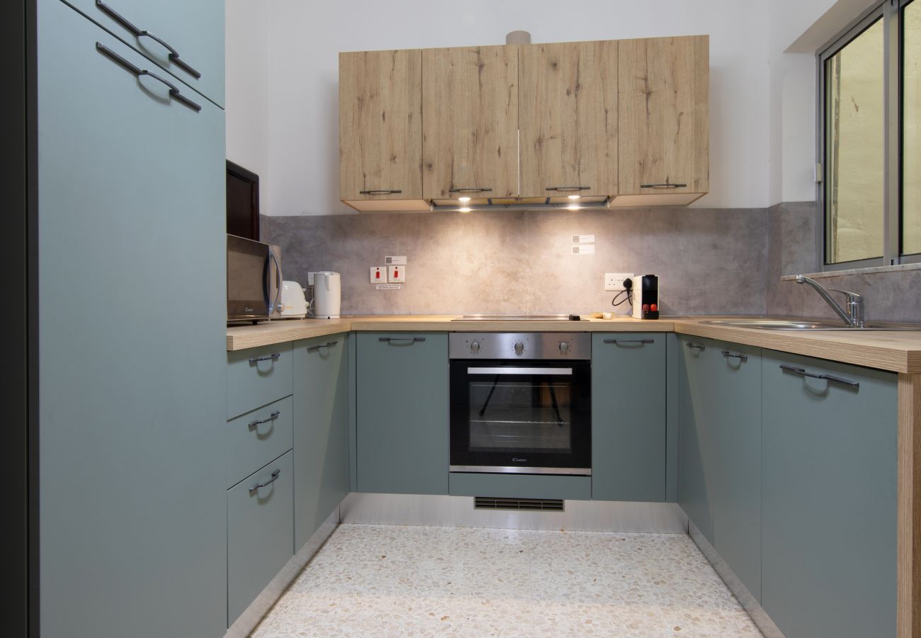 Apartamento en Sliema - Large 3bedroom apartment near rocky beach MCRE1-1