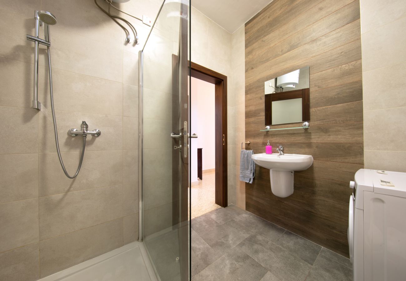 Apartamento en Sliema - Large 3bedroom apartment near rocky beach MCRE1-1