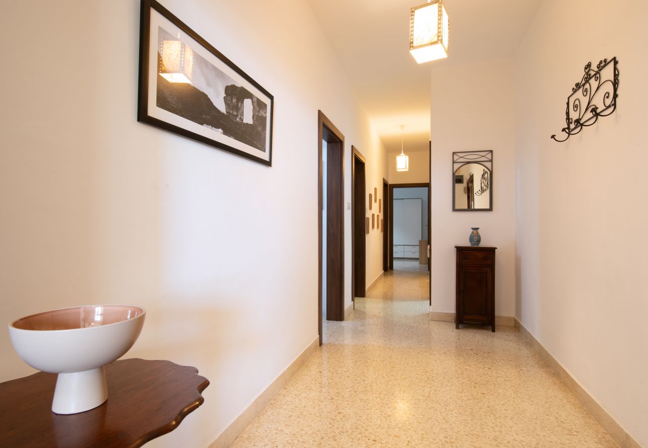 Apartamento en Sliema - Large 3bedroom apartment near rocky beach MCRE1-1