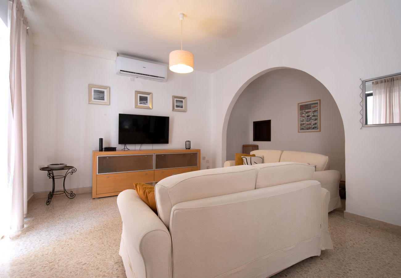 Apartamento en Sliema - Large 3bedroom apartment near rocky beach MCRE1-1