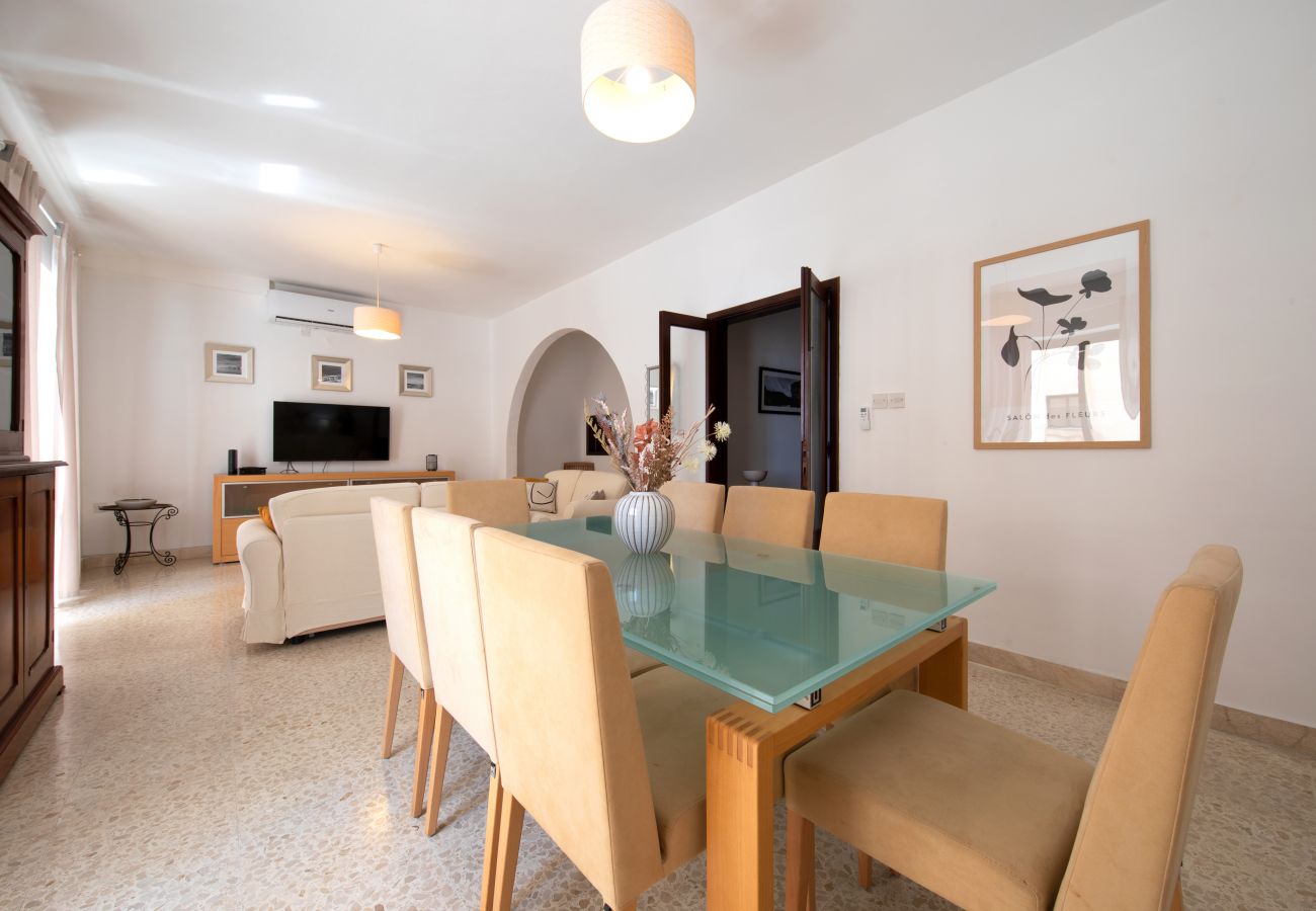 Apartamento en Sliema - Large 3bedroom apartment near rocky beach MCRE1-1