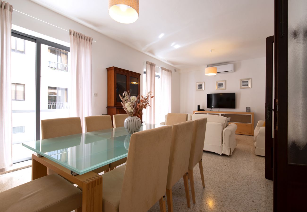 Apartamento en Sliema - Large 3bedroom apartment near rocky beach MCRE1-1
