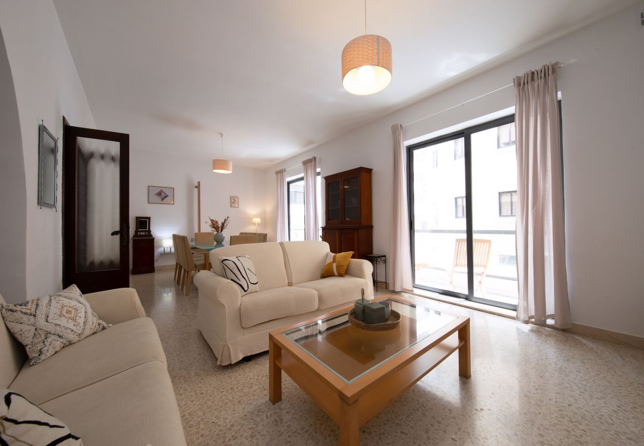 Apartamento en Sliema - Large 3bedroom apartment near rocky beach MCRE1-1