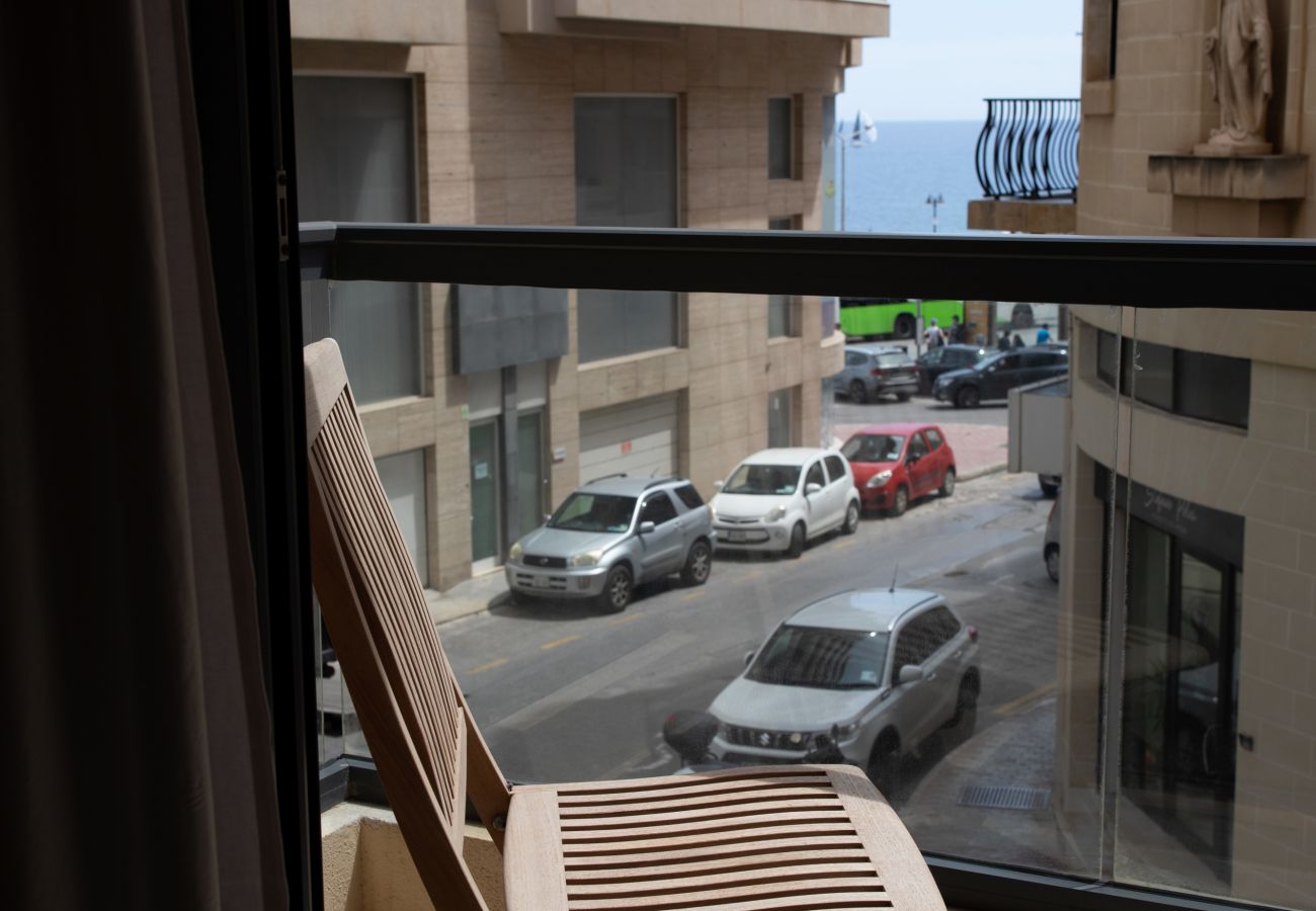 Apartamento en Sliema - Large 3bedroom apartment near rocky beach MCRE1-1