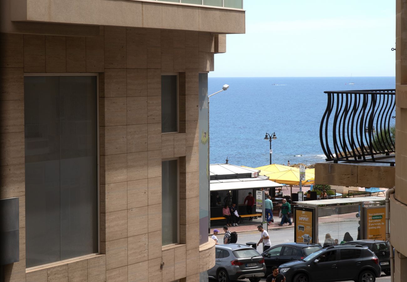 Apartamento en Sliema - Large 3bedroom apartment near rocky beach MCRE1-1