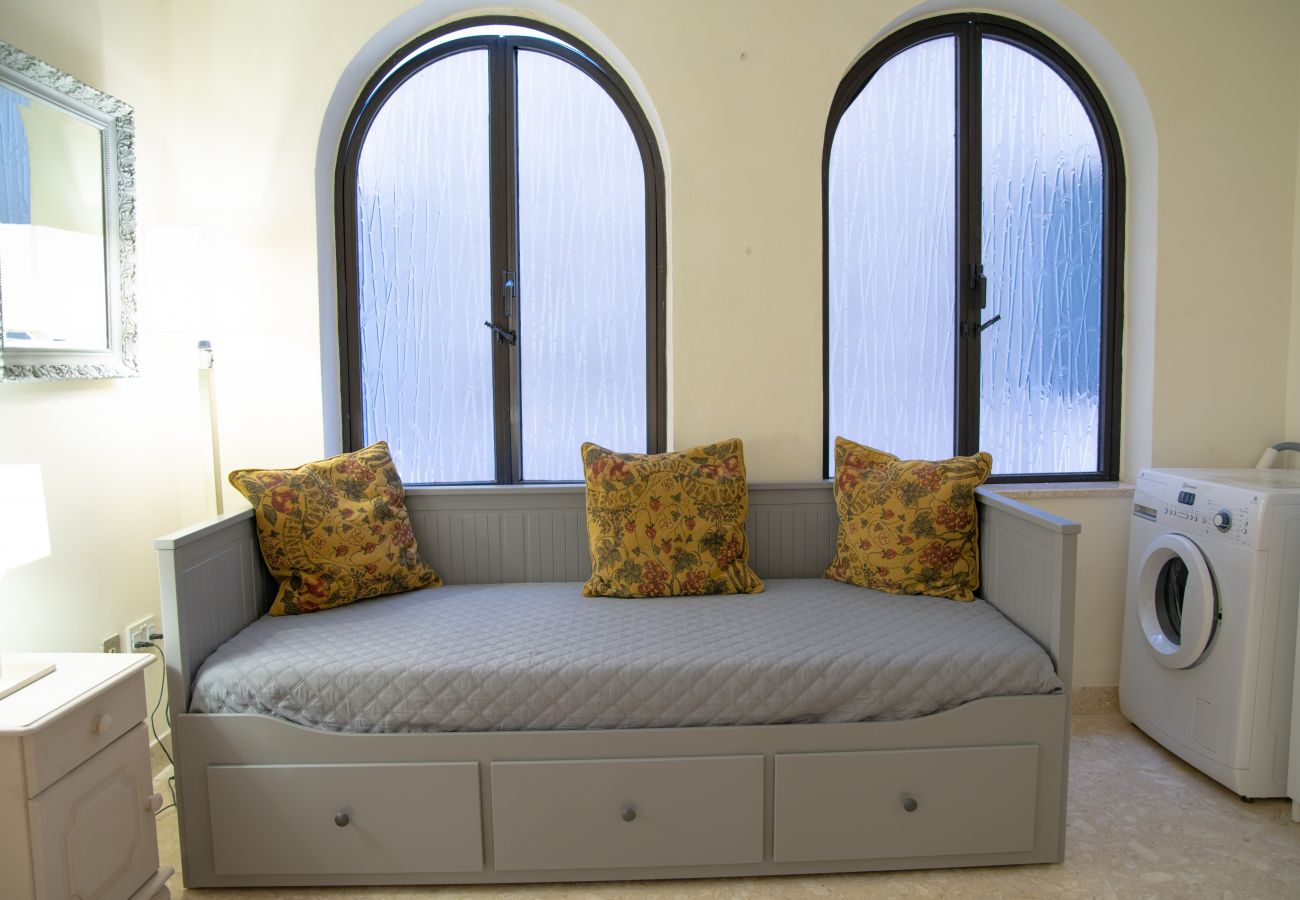 Apartamento en Sliema - Large 3bdm flat in the city, near the sea GOSLM-2