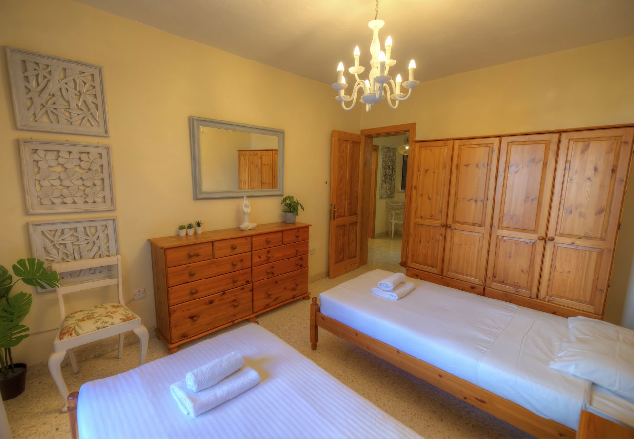 Apartamento en Sliema - Large 3bdm flat in the city, near the sea GOSLM-2