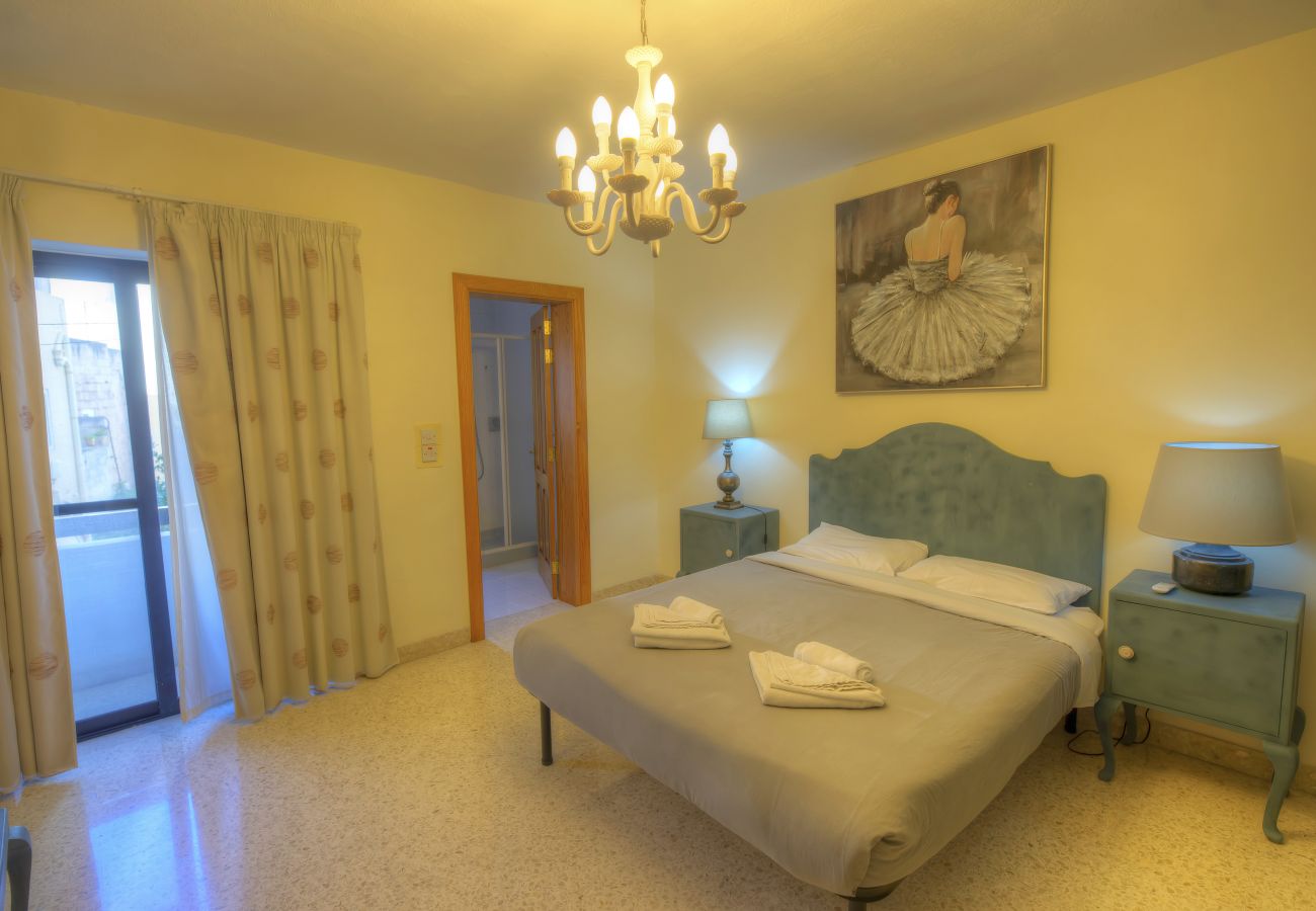 Apartamento en Sliema - Large 3bdm flat in the city, near the sea GOSLM-2