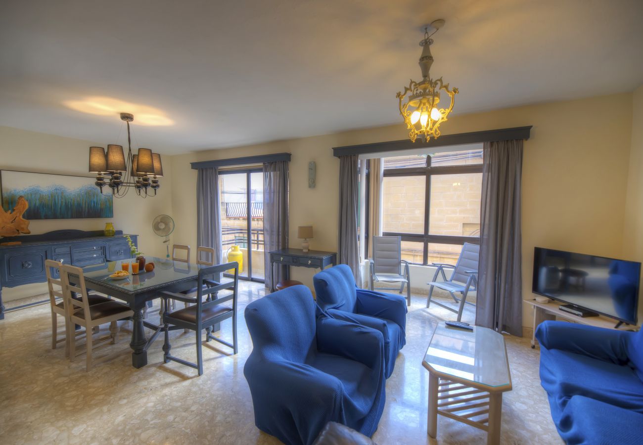 Apartamento en Sliema - Large 3bdm flat in the city, near the sea GOSLM-2