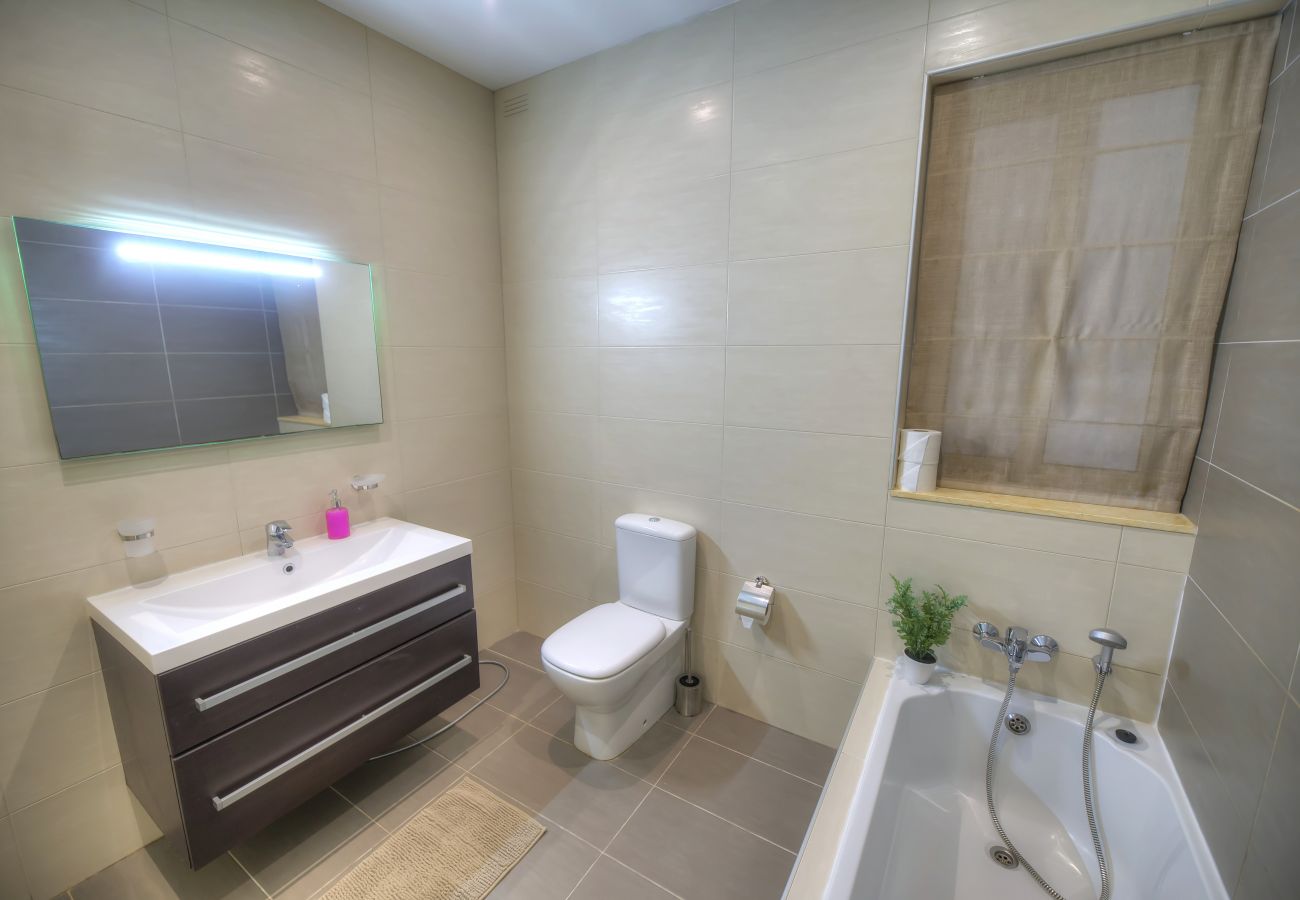 Apartamento en Sliema - Spacious 3bdm apartment with large terrace DDIF1-1