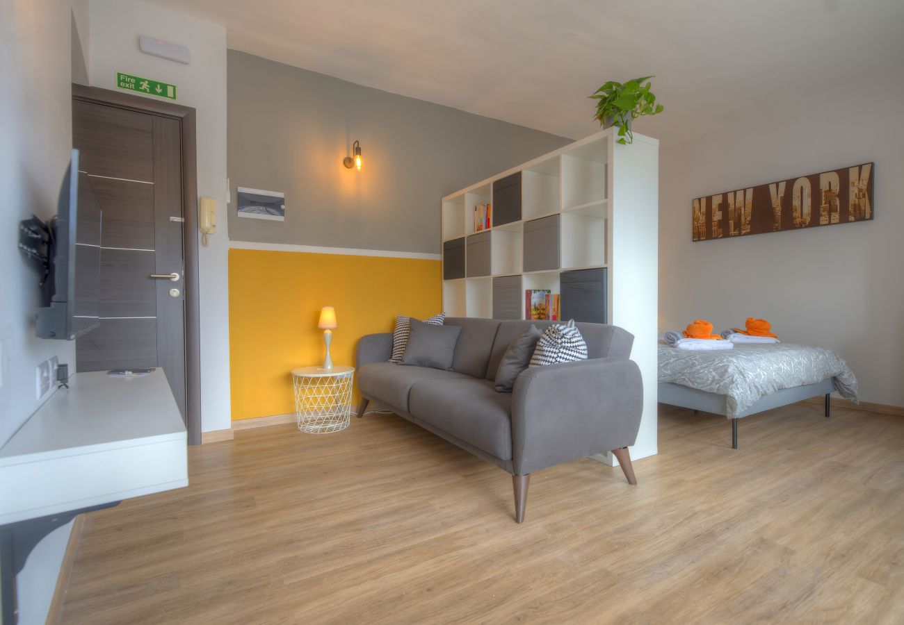 Apartamento en St Julian's - Studio apartment seconds from Balluta Bay IPAP1-1