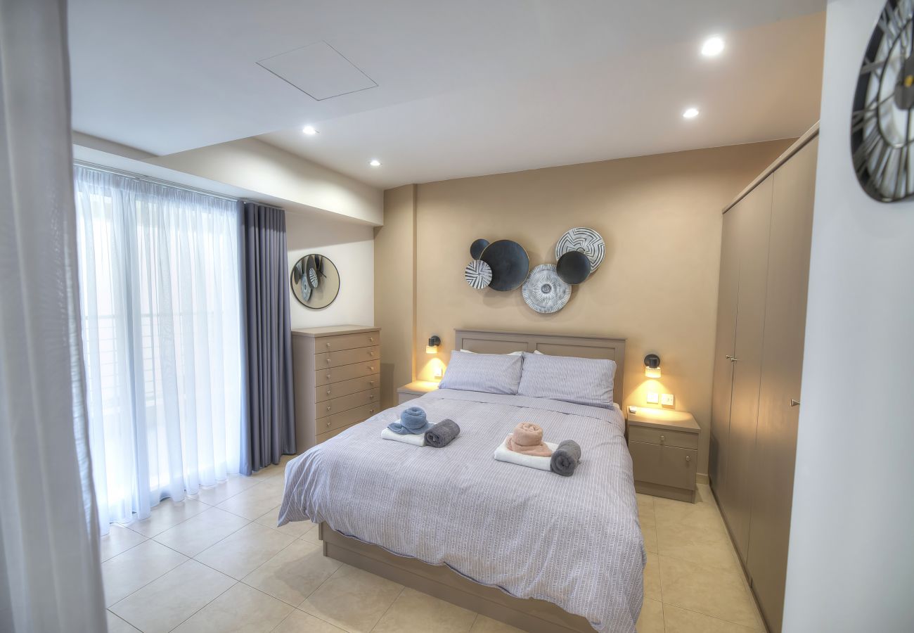 Apartamento en St Julian's - Chic flat with terrace in uptown Portomaso DDIF1-4