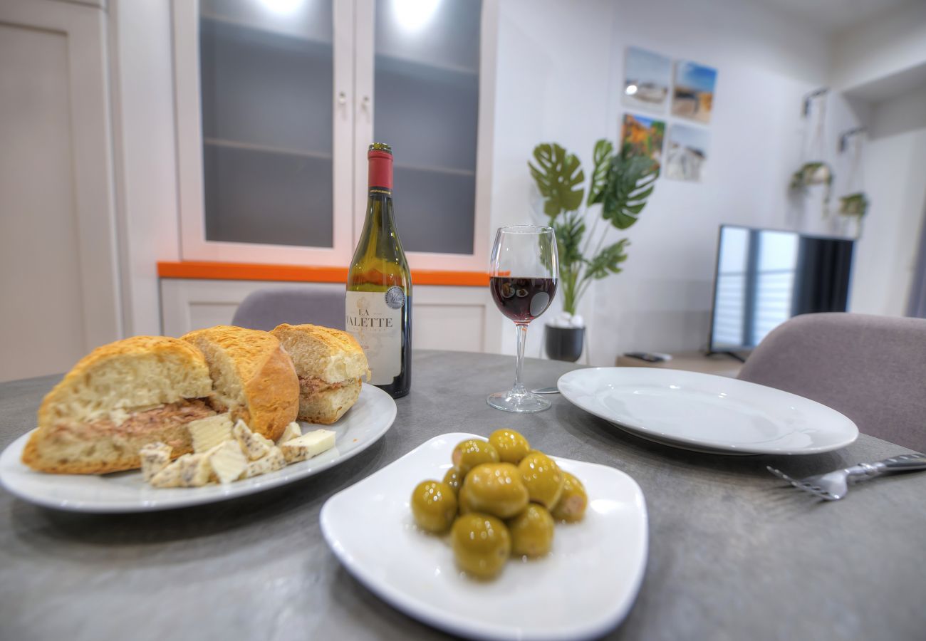 Apartamento en St Julian's - Chic flat with terrace in uptown Portomaso DDIF1-4