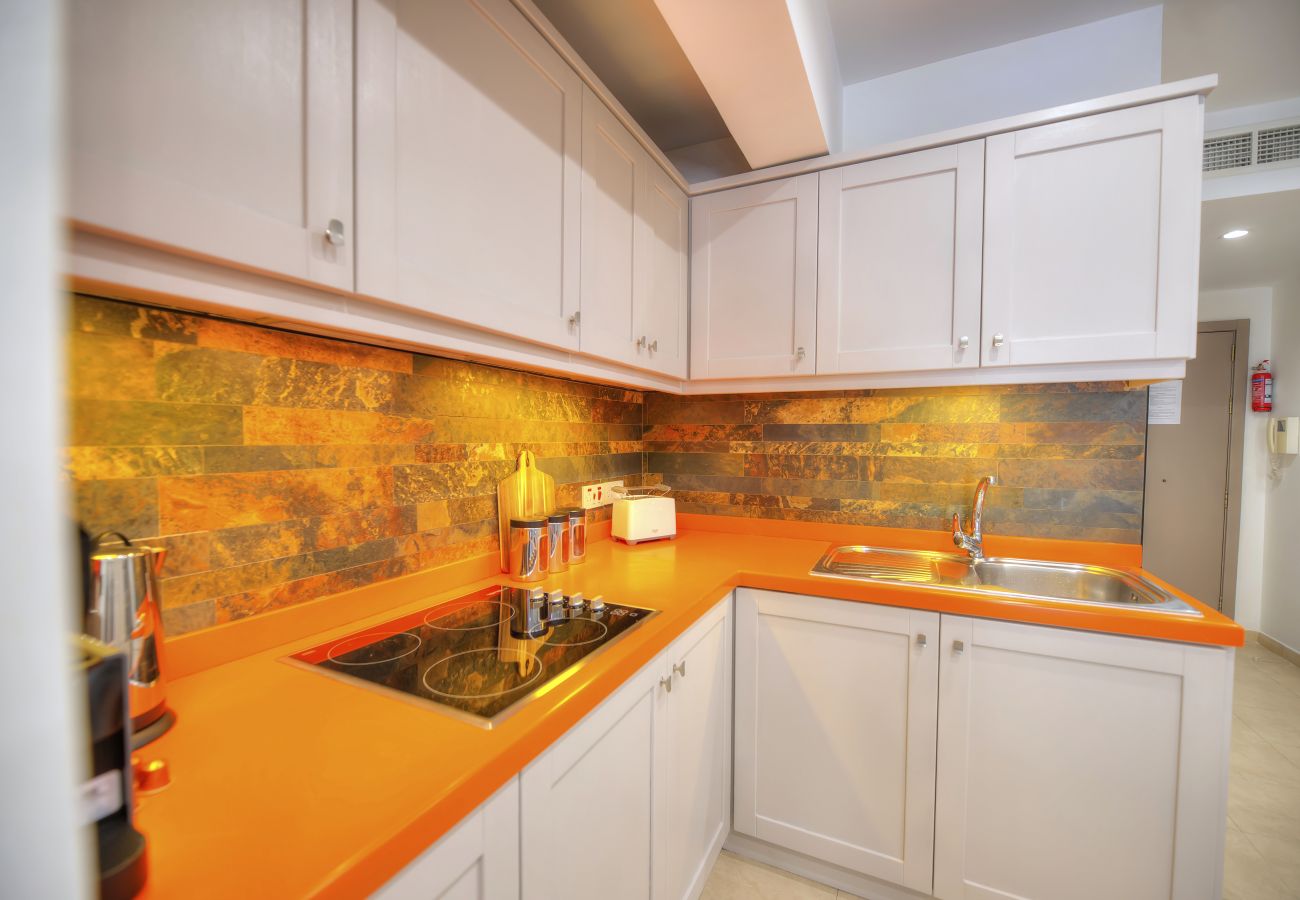 Apartamento en St Julian's - Chic flat with terrace in uptown Portomaso DDIF1-4