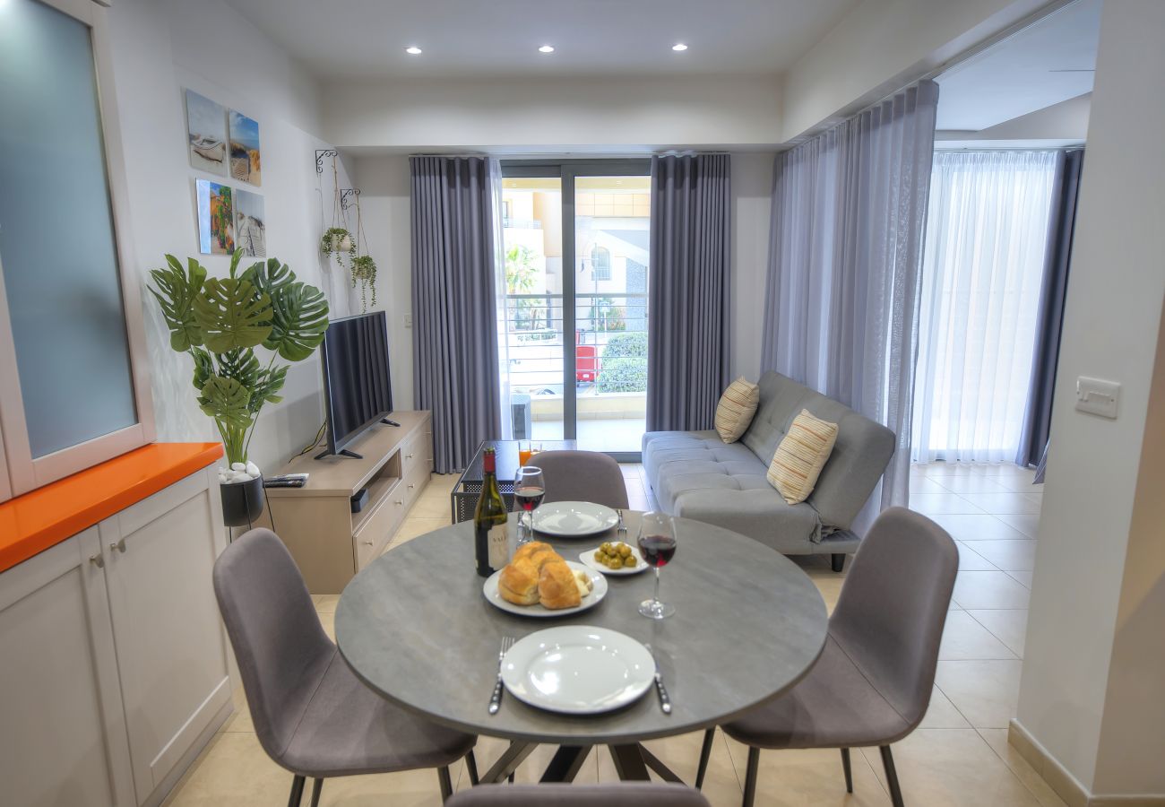 Apartamento en St Julian's - Chic flat with terrace in uptown Portomaso DDIF1-4