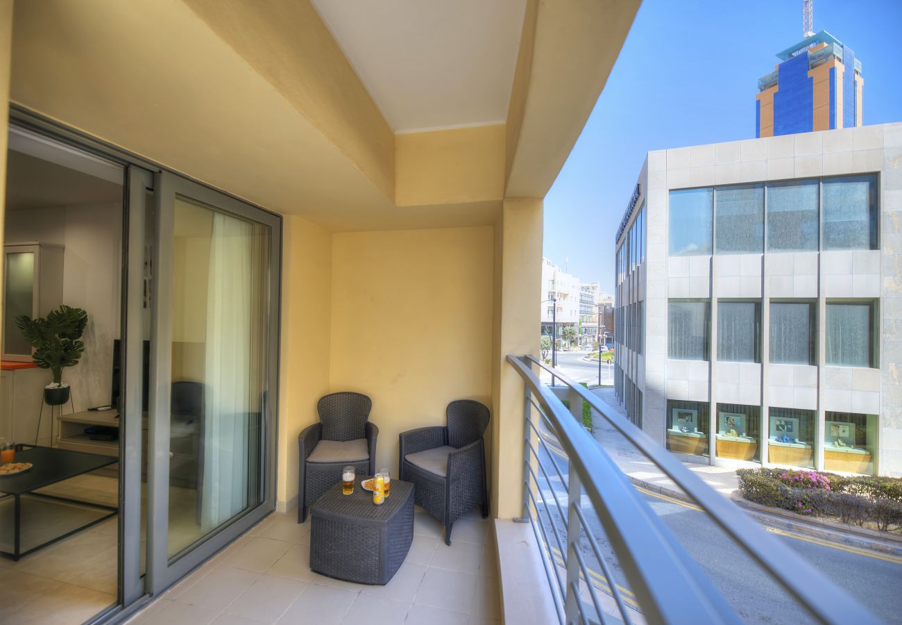 Apartamento en St Julian's - Chic flat with terrace in uptown Portomaso DDIF1-4