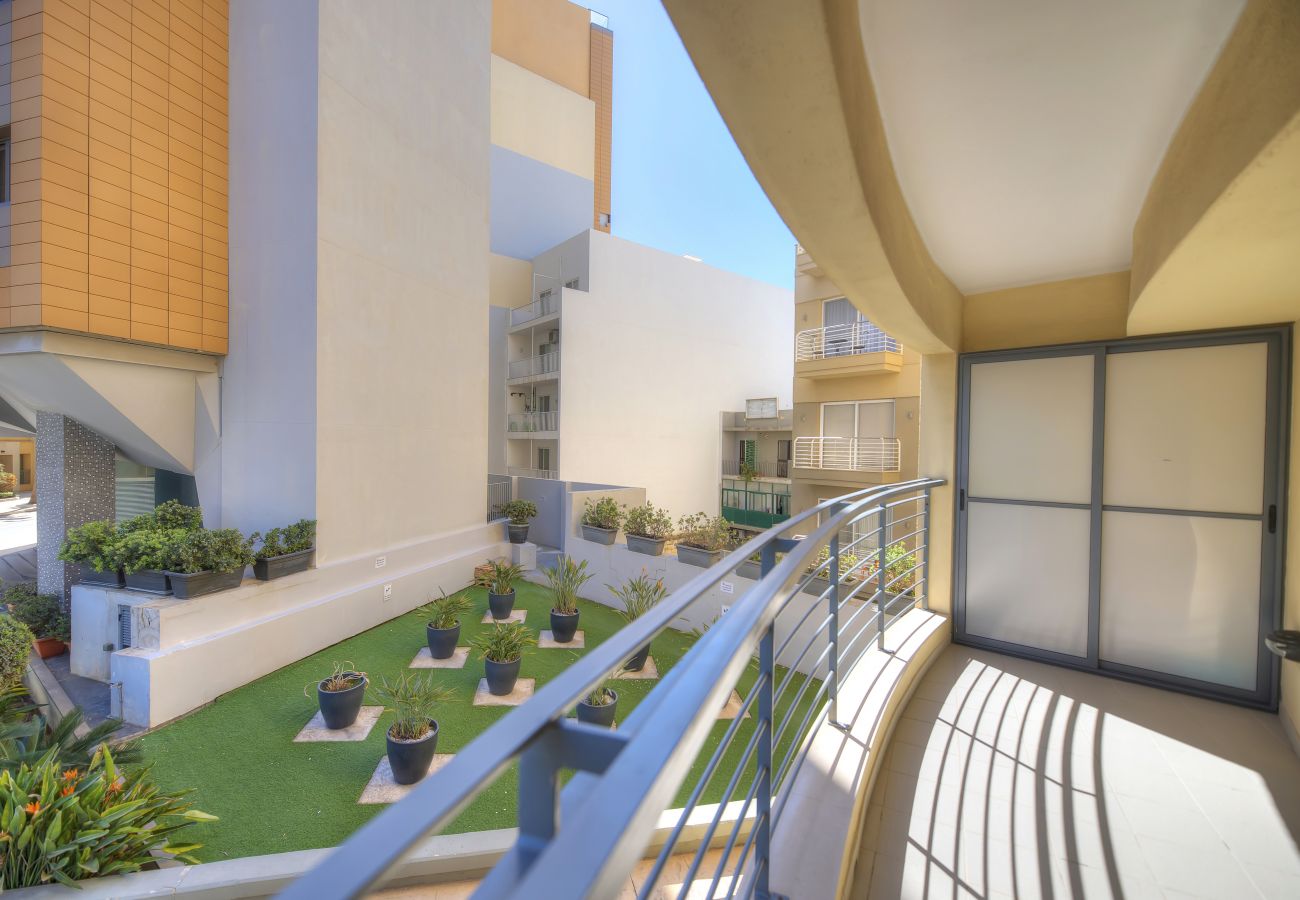 Apartamento en St Julian's - Chic flat with terrace in uptown Portomaso DDIF1-4