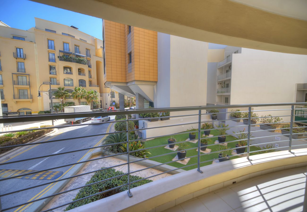 Apartamento en St Julian's - Chic flat with terrace in uptown Portomaso DDIF1-4