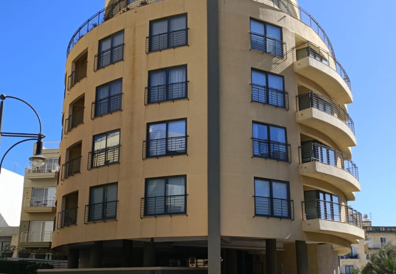 Apartamento en St Julian's - Chic flat with terrace in uptown Portomaso DDIF1-4