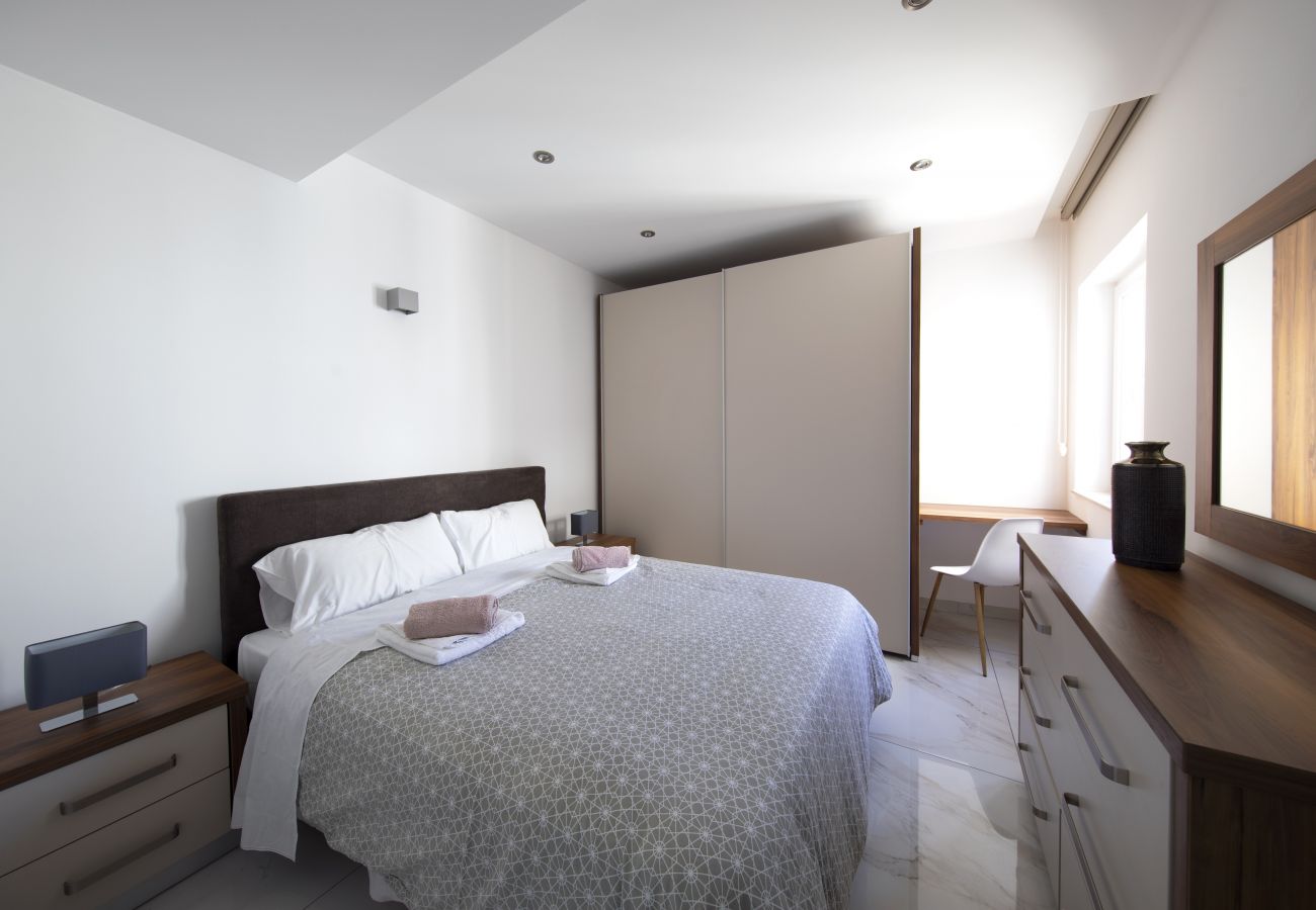 Apartamento en St Julian's - Luxurious 3bdm flat with breathtaking views MMAI1