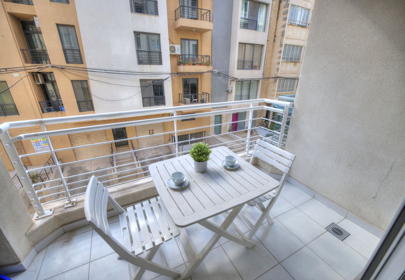 Apartamento en Sliema - Bright & Large 2bedrooms in Sliema center MPOR1-1