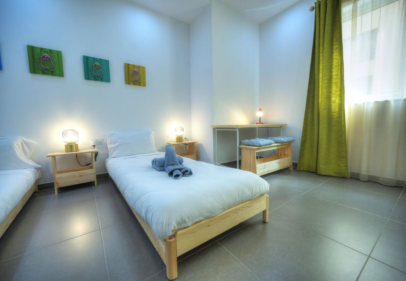 Apartamento en Sliema - Bright & Large 2bedrooms in Sliema center MPOR1-1
