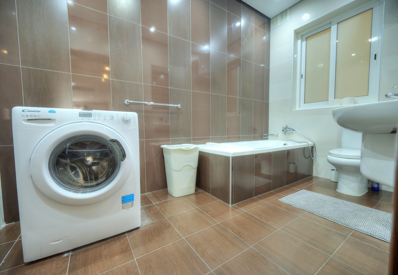 Apartamento en Sliema - Bright & Large 2bedrooms in Sliema center MPOR1-1