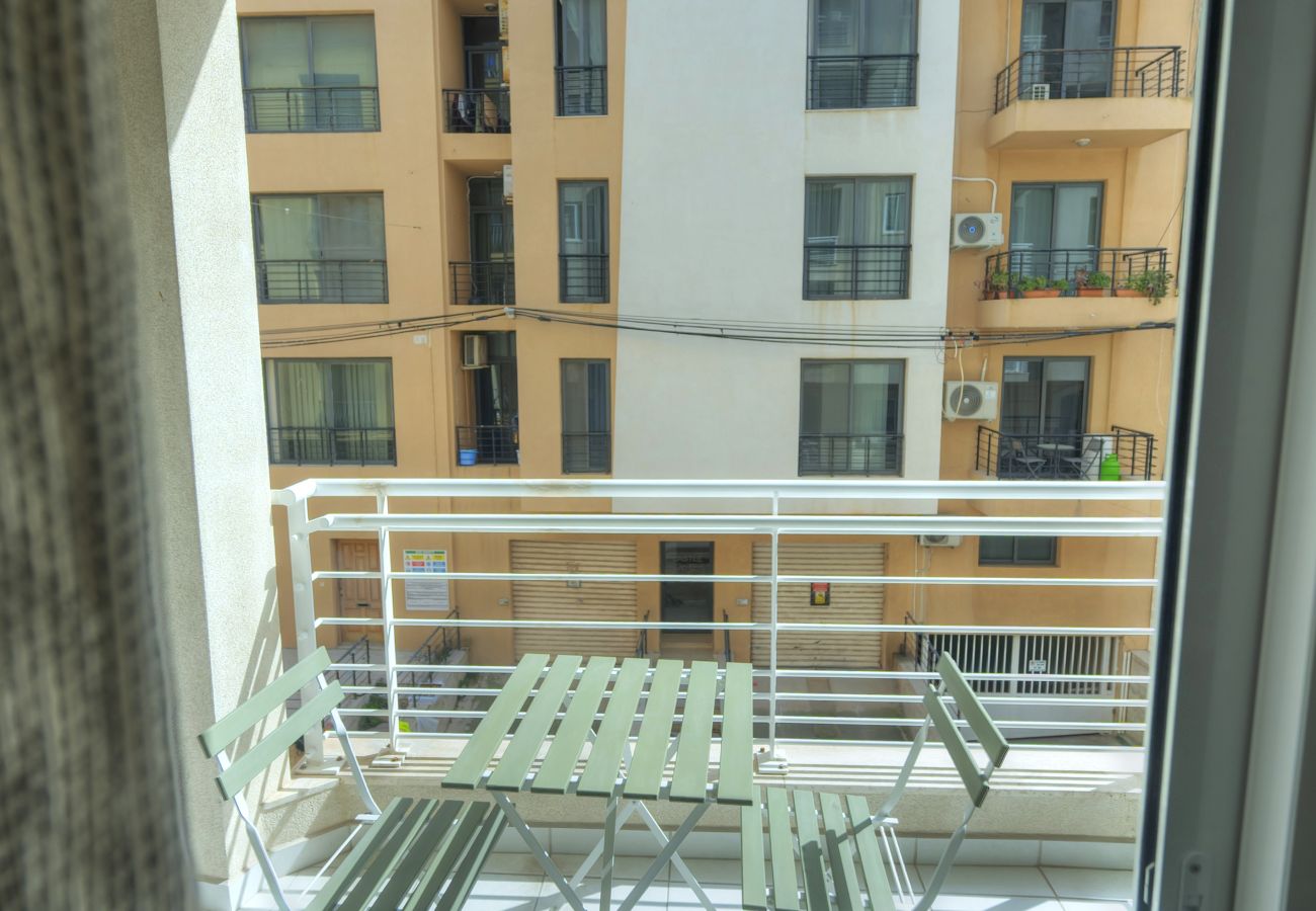 Apartamento en Sliema - Bright & Large 2bedrooms in Sliema center MPOR1-1
