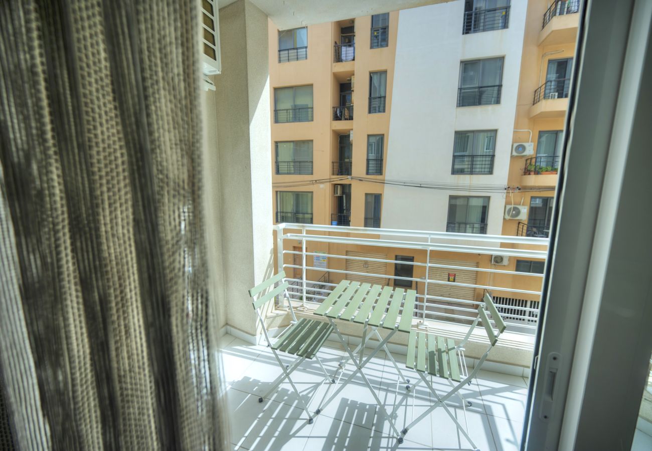 Apartamento en Sliema - Bright & Large 2bedrooms in Sliema center MPOR1-1