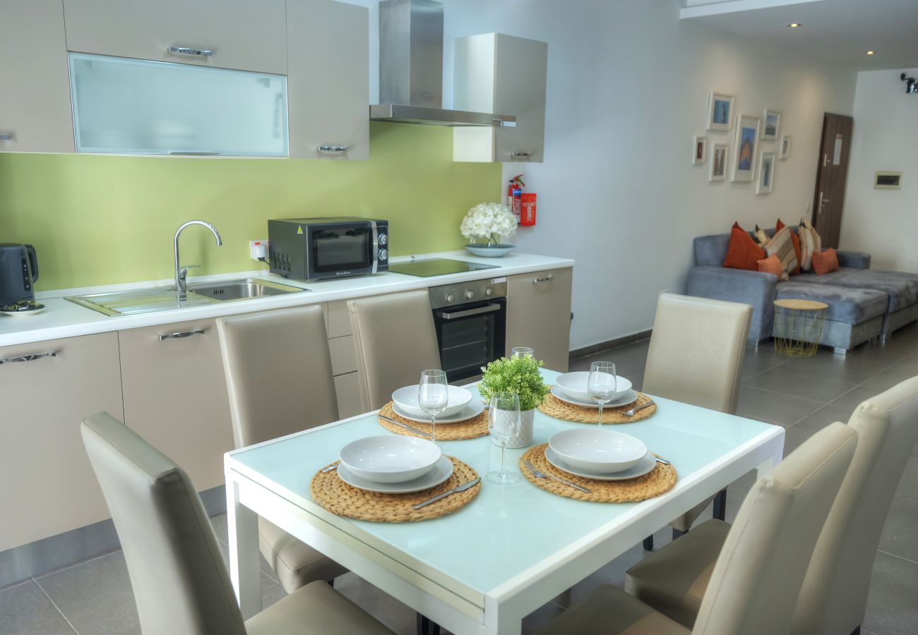Apartamento en Sliema - Bright & Large 2bedrooms in Sliema center MPOR1-1