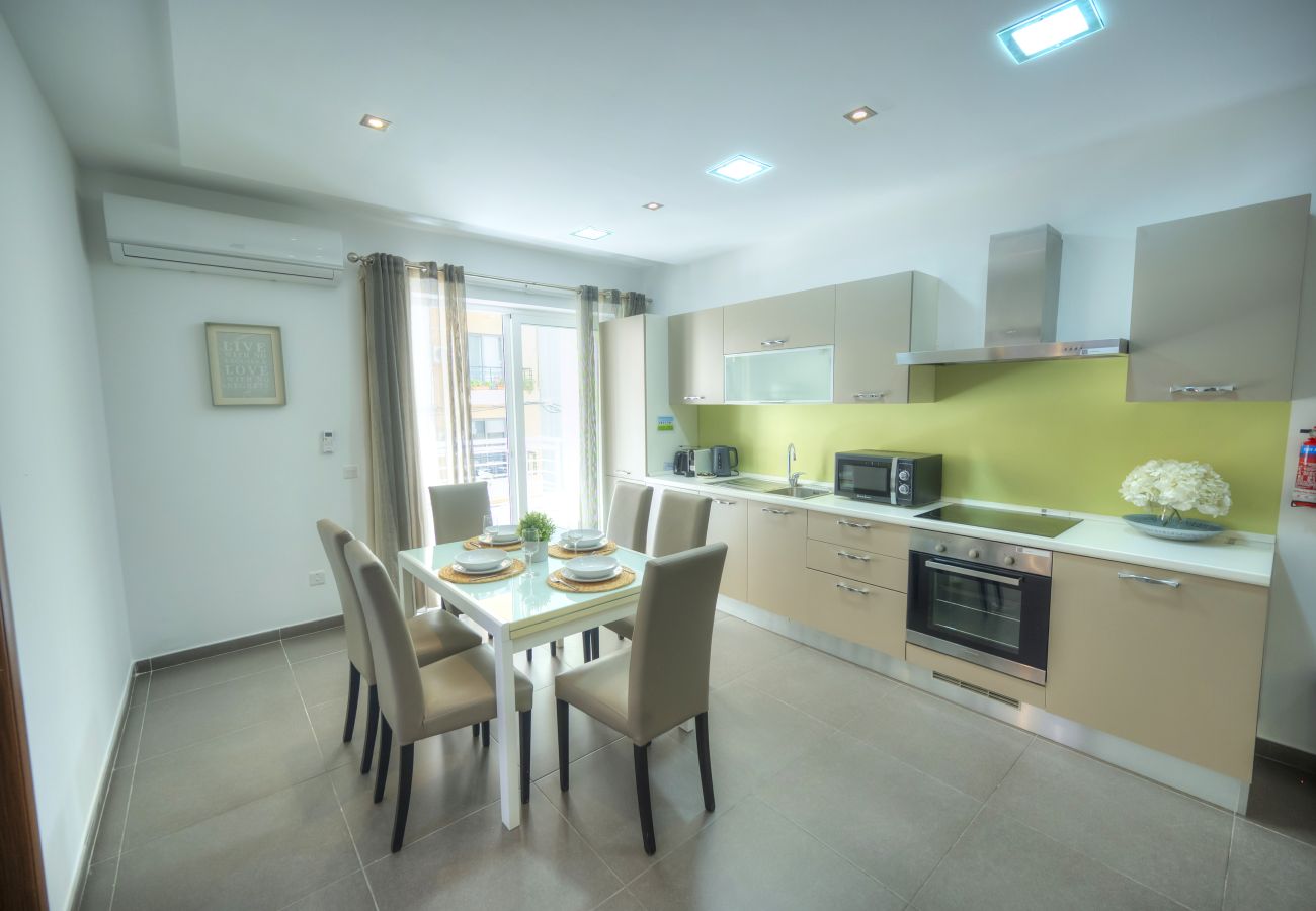 Apartamento en Sliema - Bright & Large 2bedrooms in Sliema center MPOR1-1
