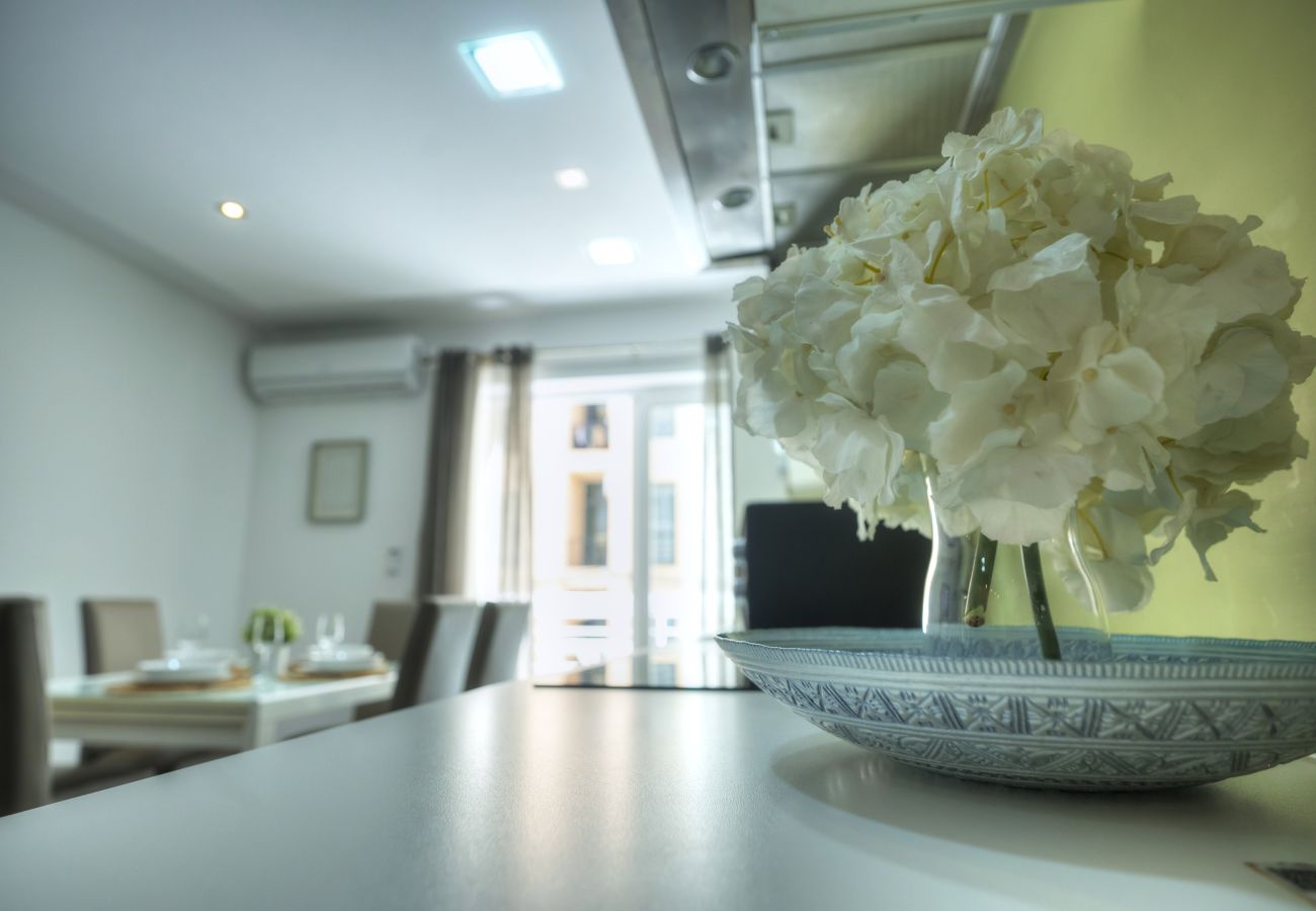Apartamento en Sliema - Bright & Large 2bedrooms in Sliema center MPOR1-1