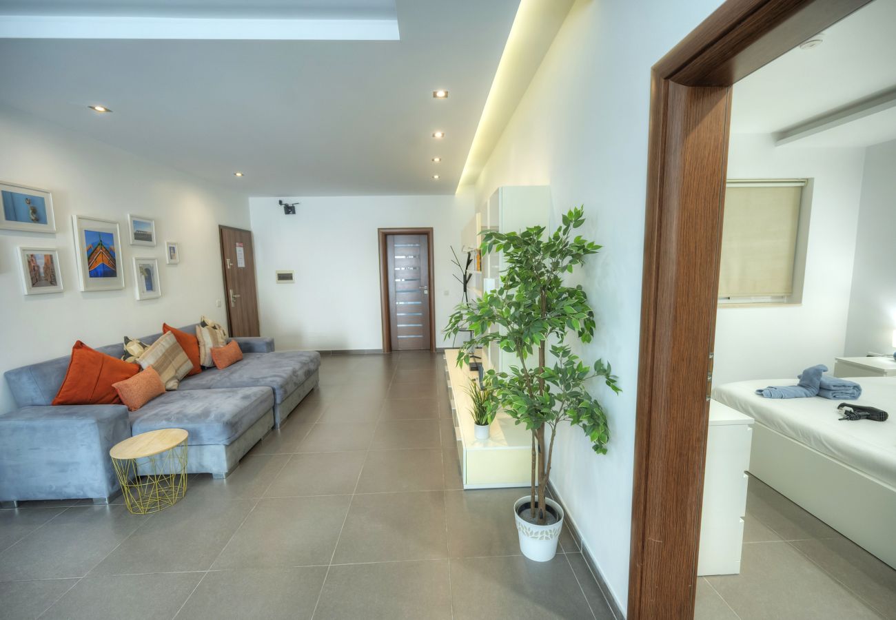 Apartamento en Sliema - Bright & Large 2bedrooms in Sliema center MPOR1-1