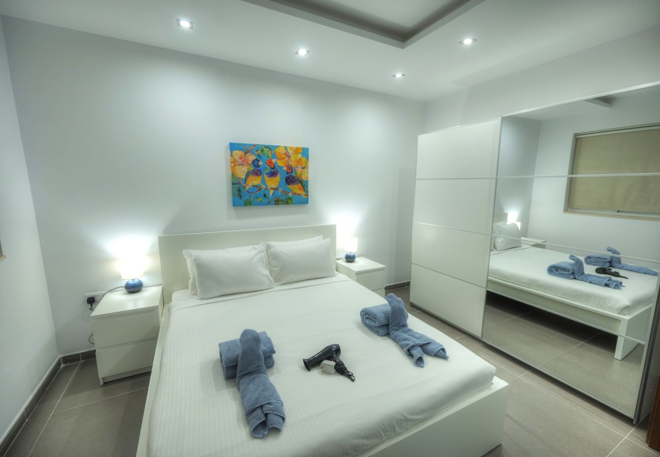 Apartamento en Sliema - Bright & Large 2bedrooms in Sliema center MPOR1-1