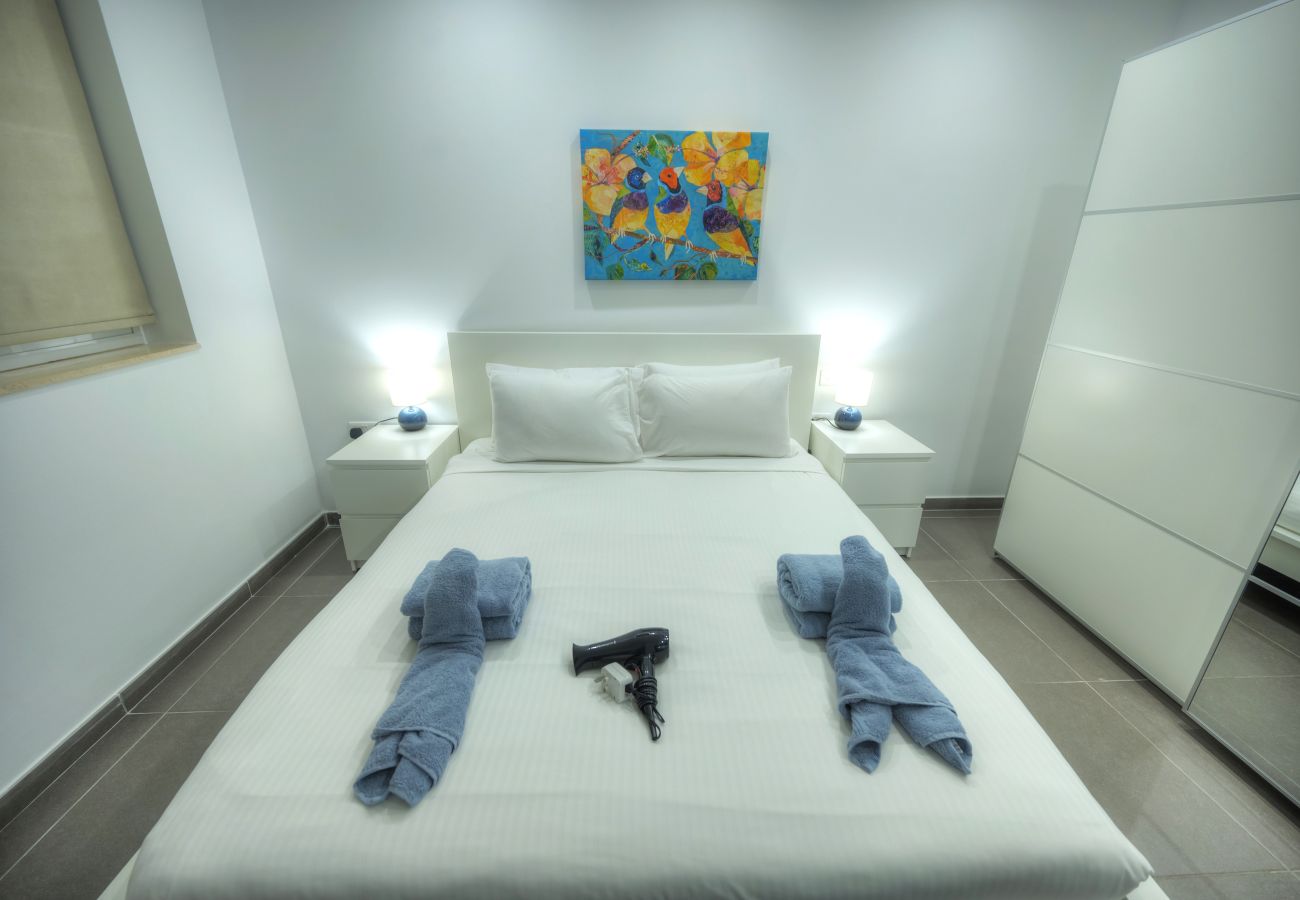 Apartamento en Sliema - Bright & Large 2bedrooms in Sliema center MPOR1-1