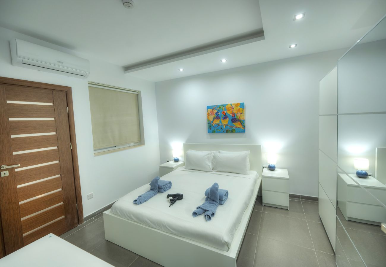Apartamento en Sliema - Bright & Large 2bedrooms in Sliema center MPOR1-1