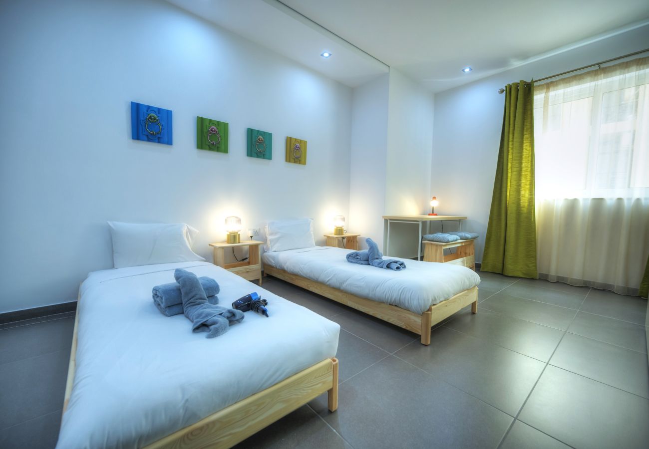 Apartamento en Sliema - Bright & Large 2bedrooms in Sliema center MPOR1-1