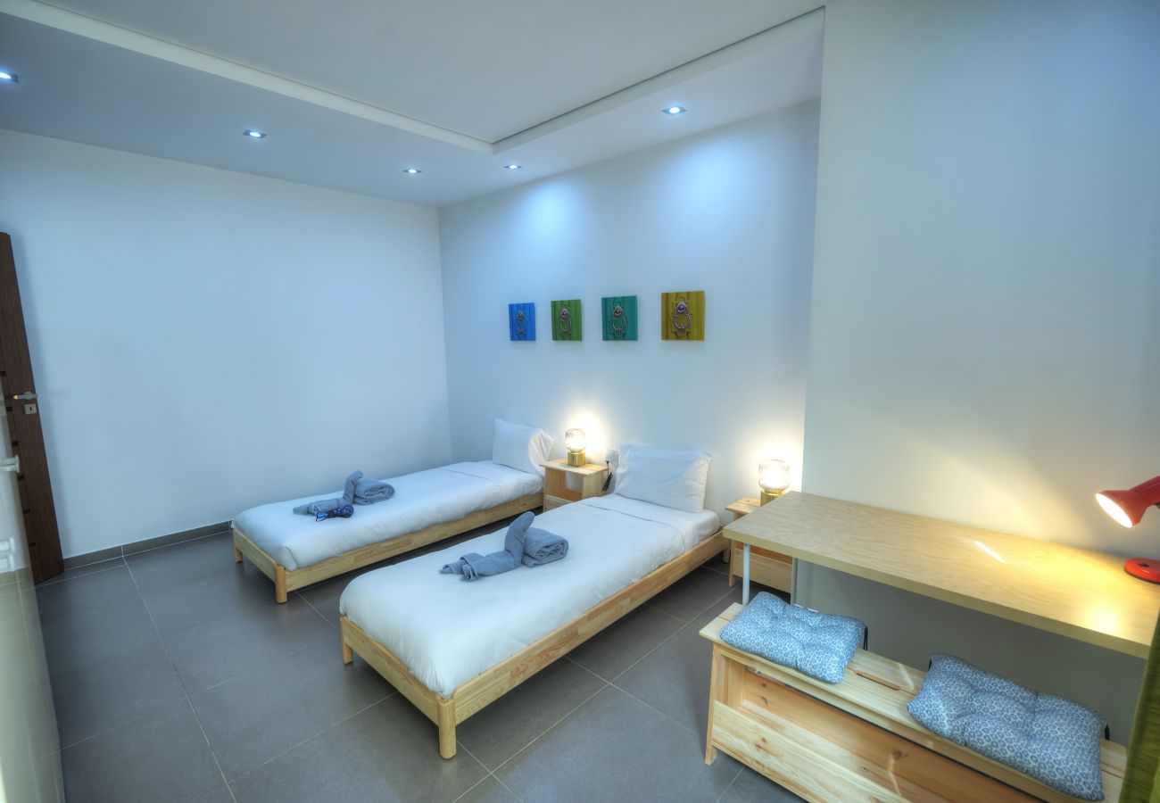 Apartamento en Sliema - Bright & Large 2bedrooms in Sliema center MPOR1-1