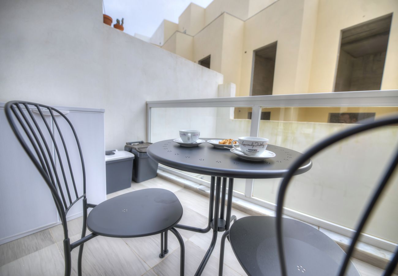 Apartamento en St Julian's - Modern and bright 2bedroom with terrace SARD1-1