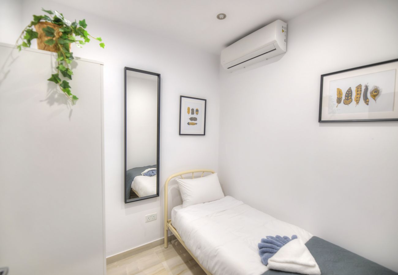 Apartamento en St Julian's - Modern and bright 2bedroom with terrace SARD1-1