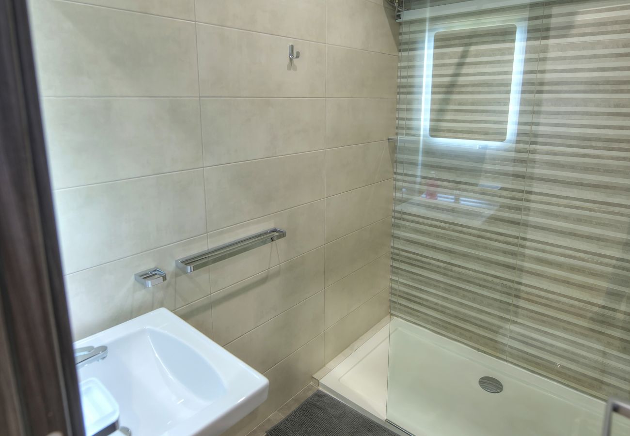 Apartamento en St Julian's - Modern and bright 2bedroom with terrace SARD1-1