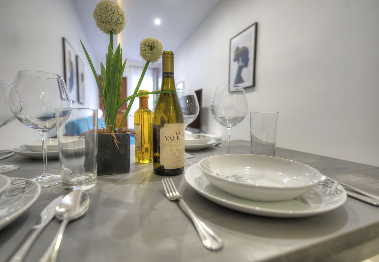 Apartamento en St Julian's - Modern and bright 2bedroom with terrace SARD1-1