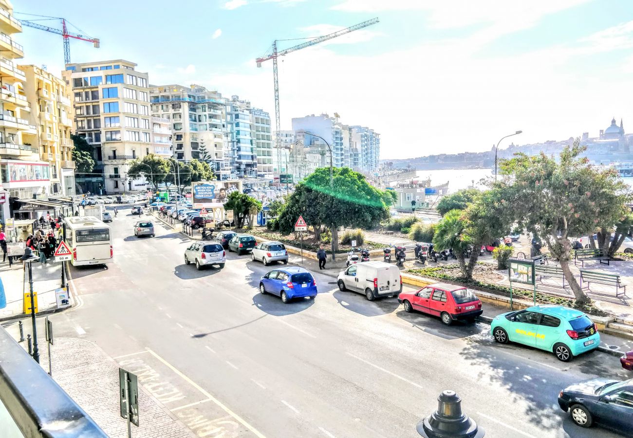 Apartamento en Sliema - Enormous 3bedroom seafront with balcony PDEH1-1